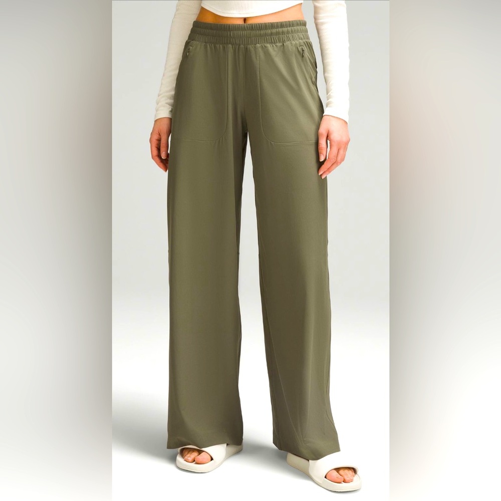 Lululemon Swift Mid-Rise Wide Leg Pant in army green size 6